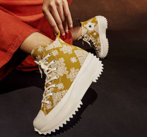 Zapatillas Altas Converse Run Star Hike Platform Tonal Embroidery Negras Amarillo | CV-052APD